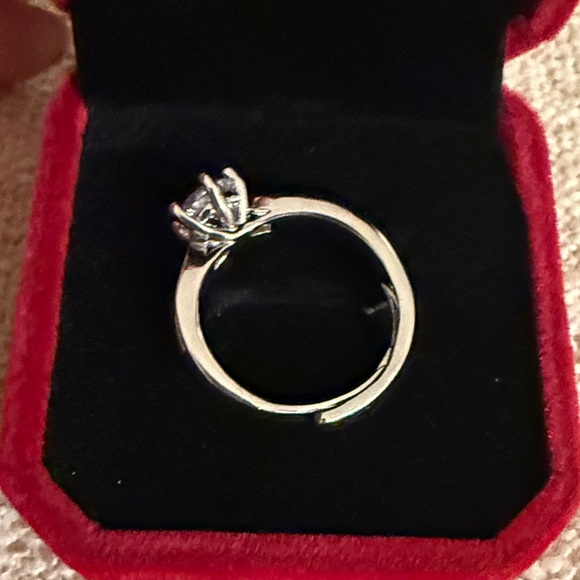 Classic occasions Silver cubic zirconia Women's Ring with Clear Stones Size 7” - Picture 5 of 8